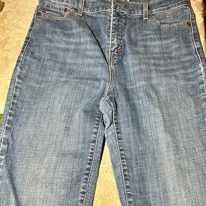 LeVI’S Perfectly Slimming Boot Cut 512 SZ 12M